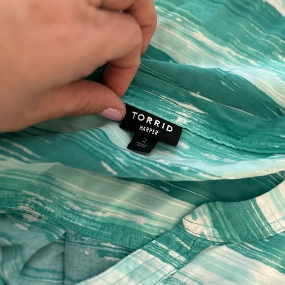 Torrid size 2 Harper - Aqua Streak Challis Blouse - Picture 6 of 9
